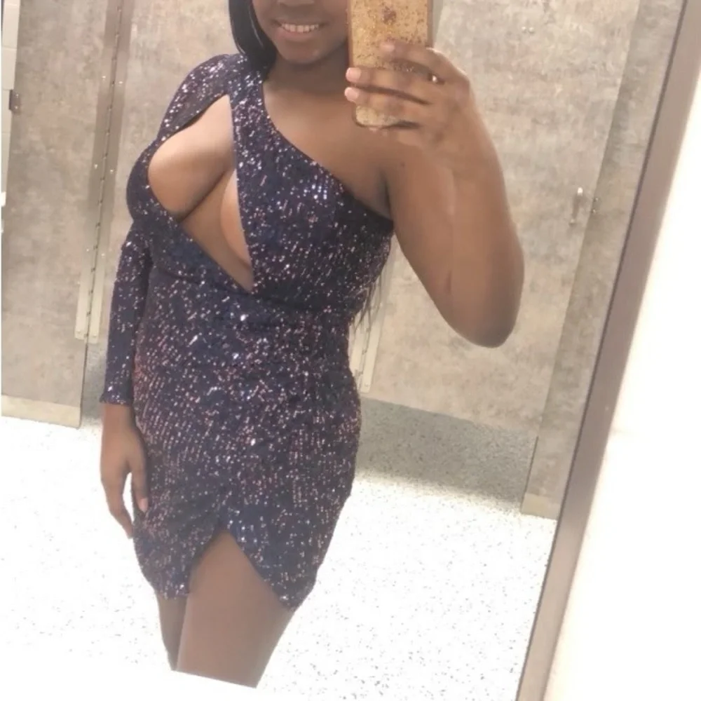 Fashion Nova Dress - Picture 4 of 5